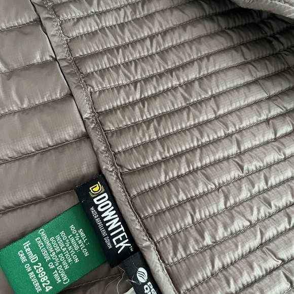 L.L. Bean womens Puffer Jacket - brown - Picture 4 of 7